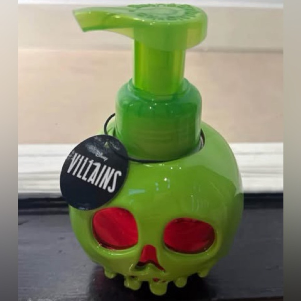 Bath & Body Works Disneys Villain Queen Poison Apple Foaming Hand Soap Dispenser